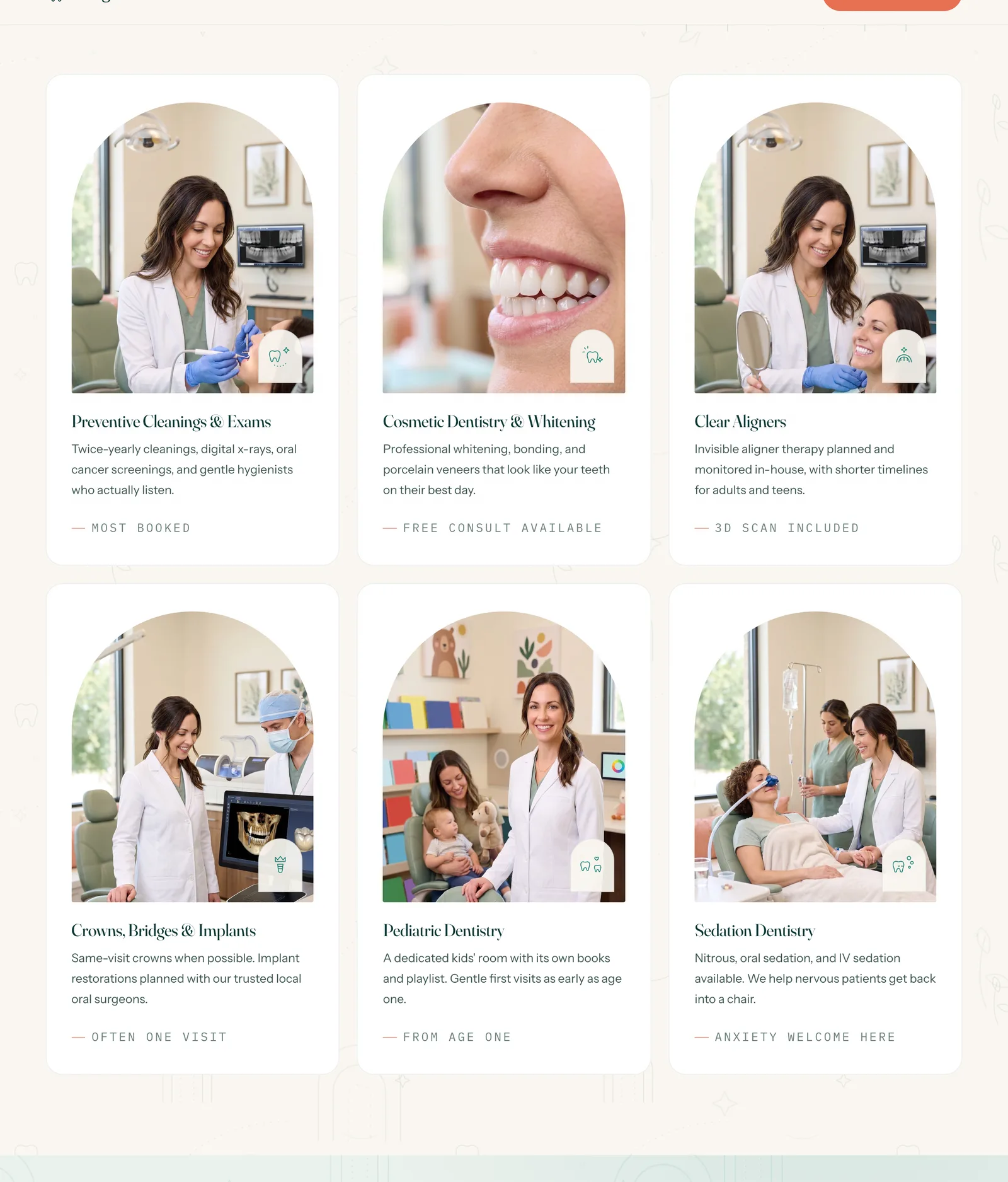 La cuadrícula de servicios: seis tarjetas, cada una encabezada por una fotografía enmarcada en arco, una limpieza en curso, un perfil cercano de una sonrisa natural brillante, la doctora Parker sosteniendo un espejo para una paciente de alineadores, un plan de implante en un monitor junto al sillón, una mamá y un niño pequeño en el cuarto de niños, un paciente descansando bajo una cobija con óxido nitroso, cada una con la marca de línea del servicio como insignia en la esquina de la foto.