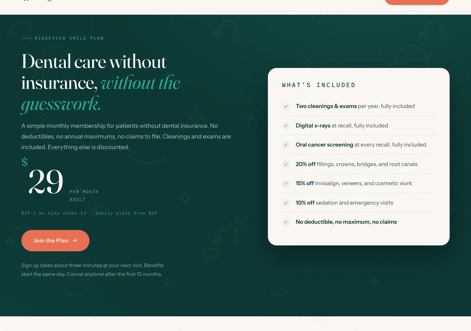 La sección Smile Plan sobre verde oscuro profundo: 'Dental care without insurance, without the guesswork.' junto a un bloque de precio de $29 al mes, $19 para niños, planes familiares desde $69, y una tarjeta blanca de lista de verificación que nombra todo lo incluido, terminando en 'No deductible, no maximum, no claims.'